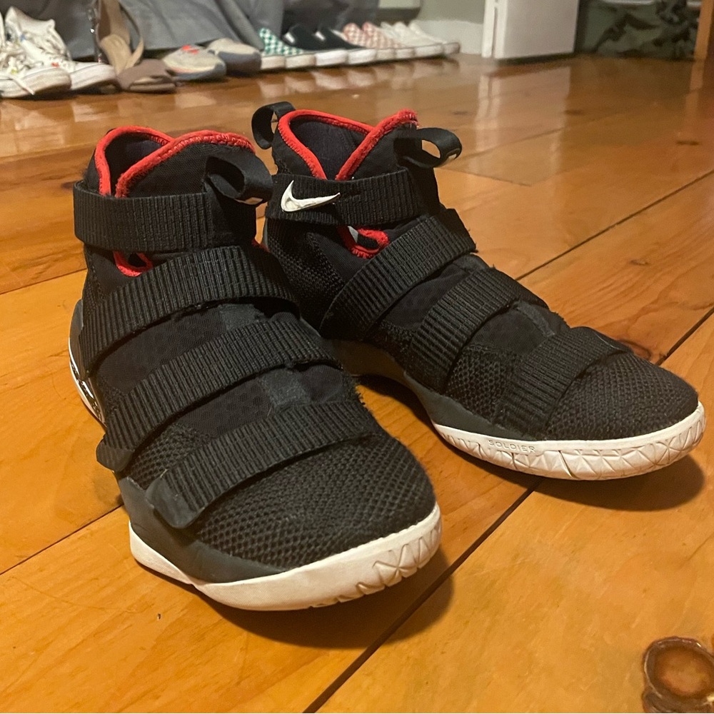 lebron soldier basketball shoes